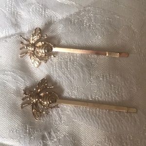 Bee hair pin